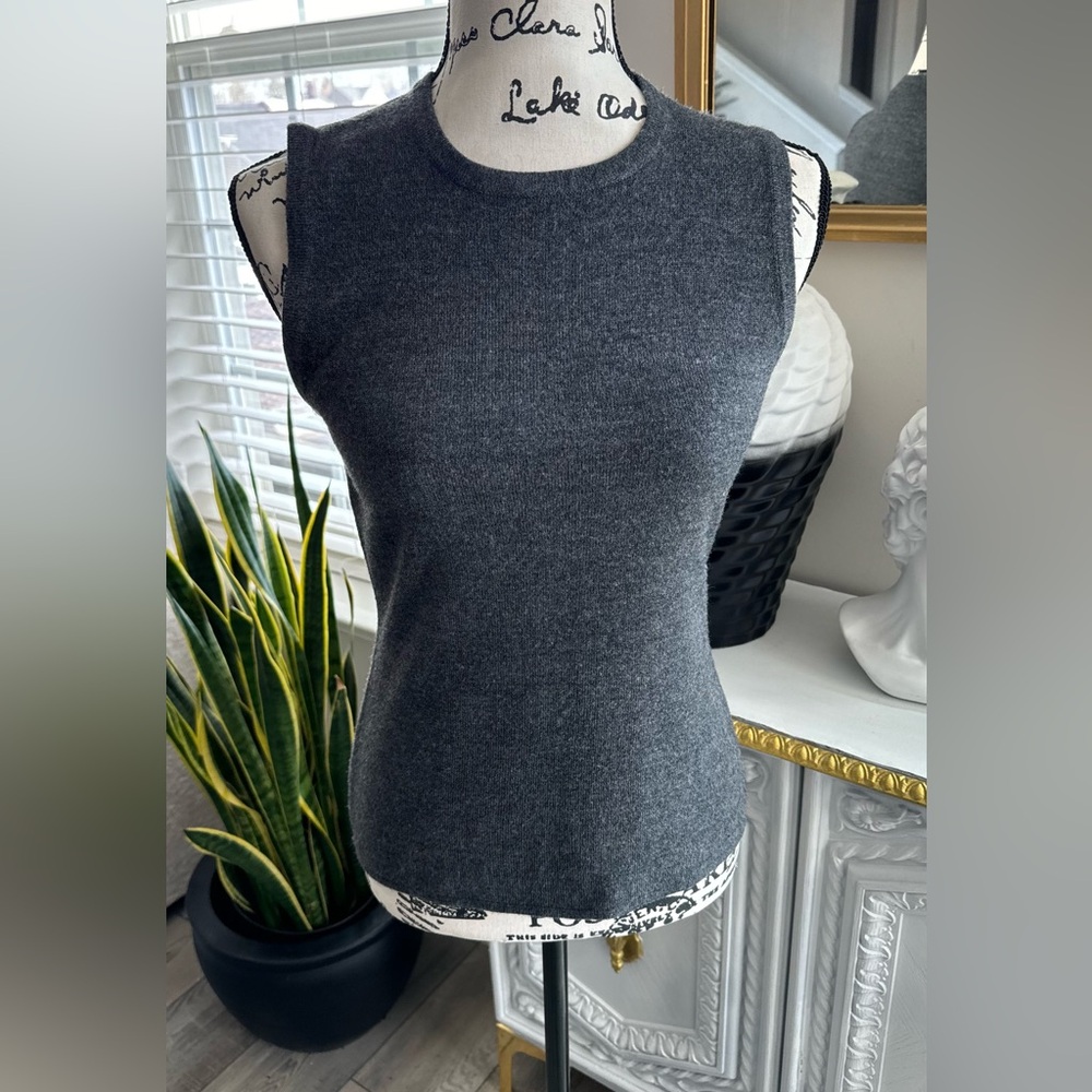 Gray Sleeveless Top - Picture 2 of 6